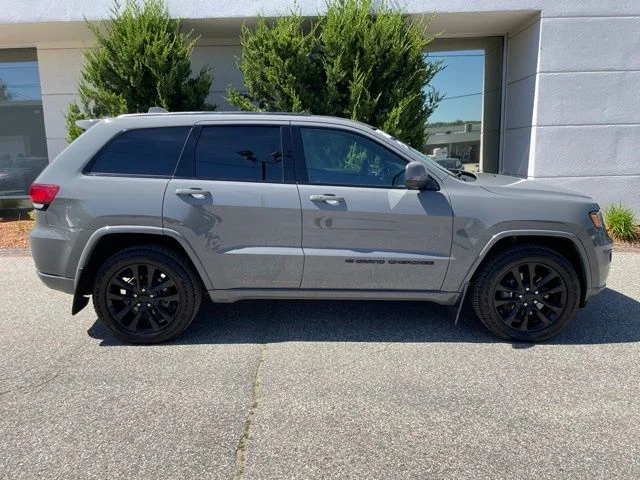Used 2022 Sting-Gray Clearcoat Jeep Laredo X image 5