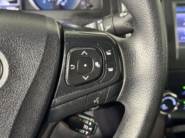 Used 2017  Toyota LE image 23