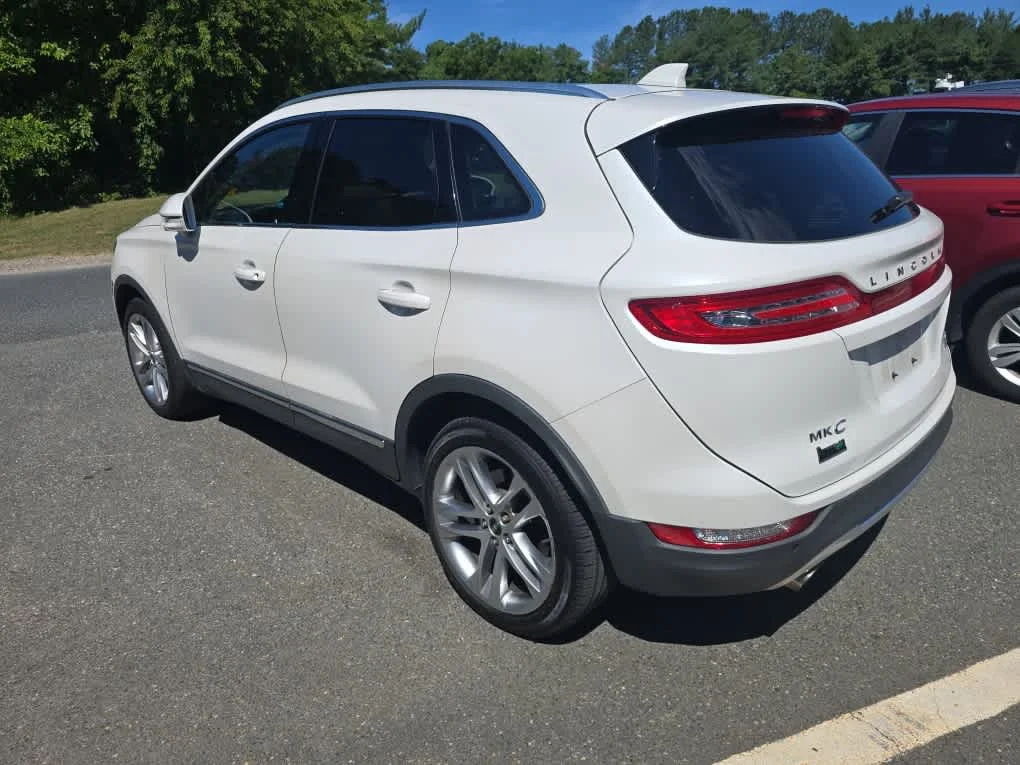 Used 2016 White Platinum Metallic Tri-Coat Lincoln Reserve image 5