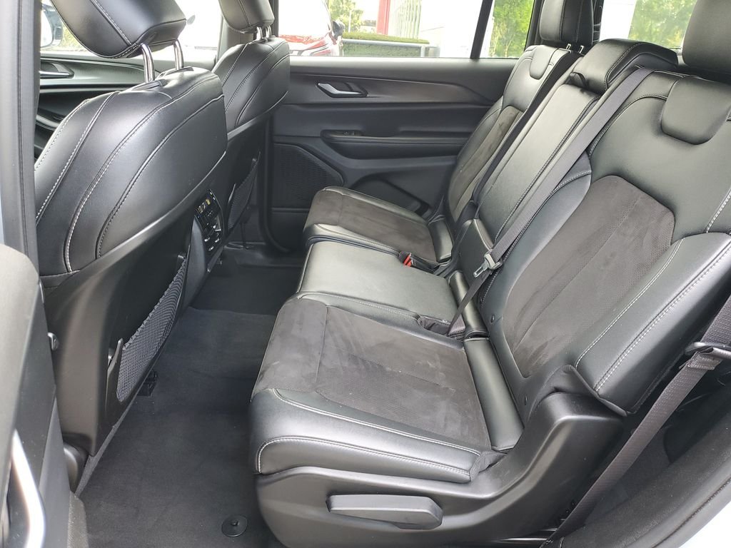 Used 2023 Silver Jeep Altitude image 13