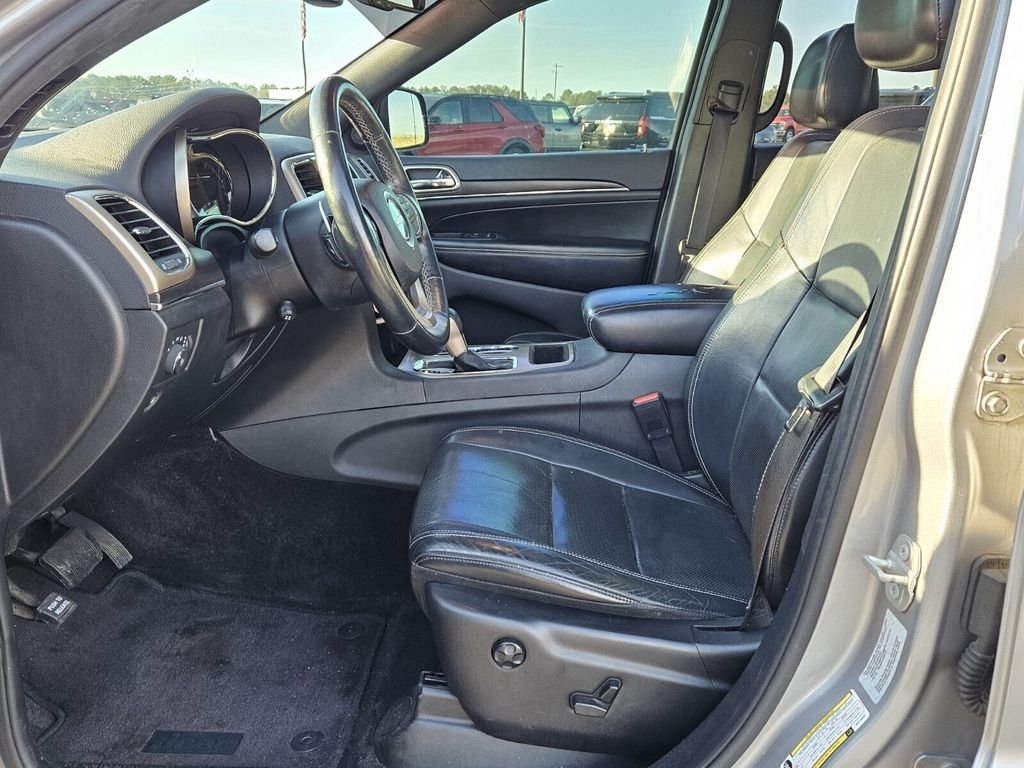 Used 2016 Silver Jeep Limited image 5
