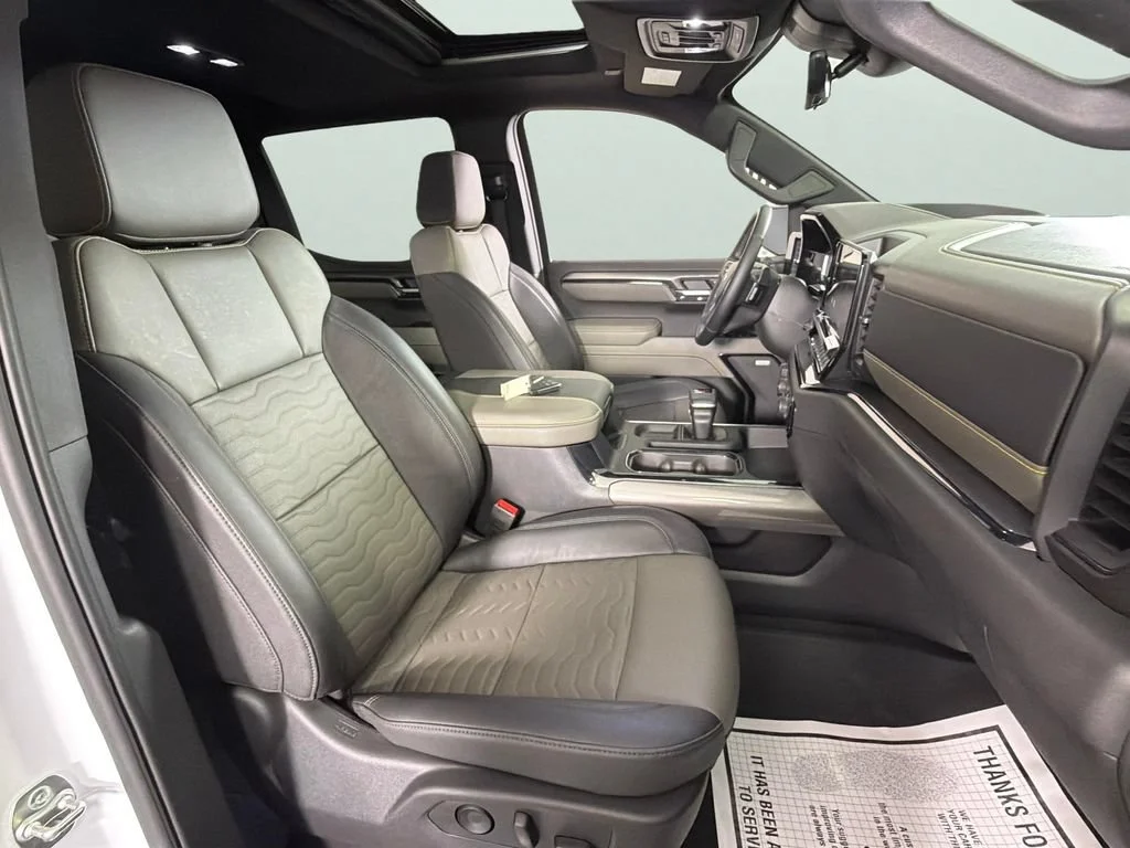 Used 2025 Summit White Chevrolet ZR2 image 36