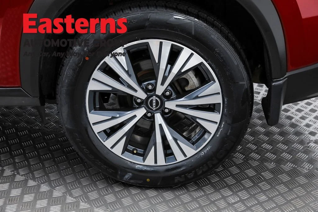 Used 2023 Red Nissan SV image 31