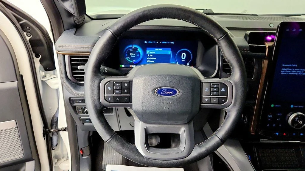 Used 2023 Star White Metallic Tri-Coat Ford LARIAT 4WD SuperCrew 5.5
