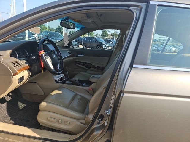 Used 2009 Bold Beige Metallic Honda EX-L image 4