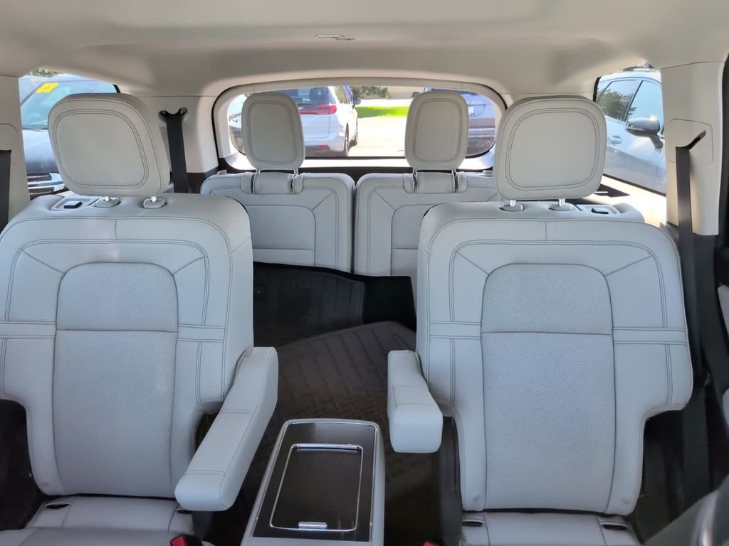 Used 2025 White Lincoln Reserve image 25