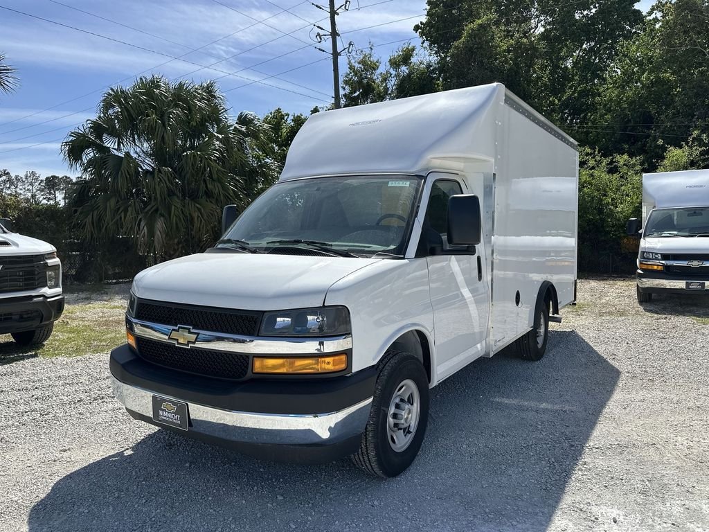 New 2025 Summit White Chevrolet 1WT image 12
