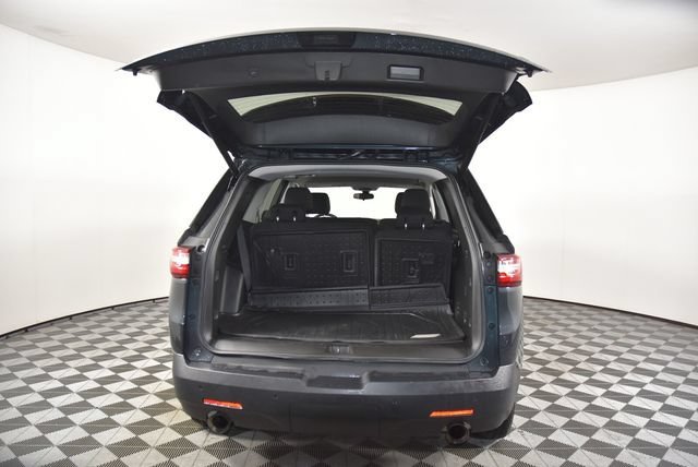 Used 2020 GRAPHITE METALLIC Chevrolet LT Cloth image 23