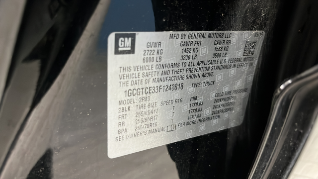 Used 2015 Black Chevrolet Z71 image 26