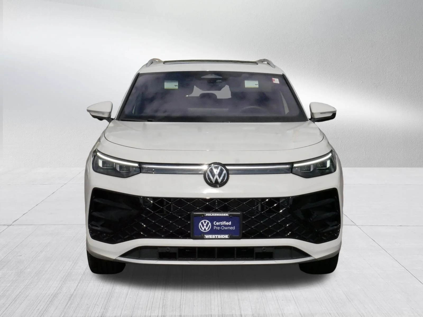 Certified Used 2025 Sandstone Volkswagen SEL R-Line image 2