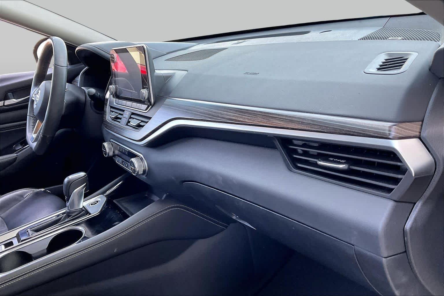 Used 2020 Super Black Nissan 2.5 Platinum image 19