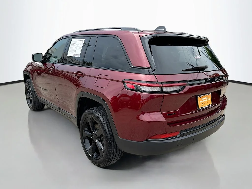 Used 2025 Velvet Red Pearlcoat Jeep Limited image 6