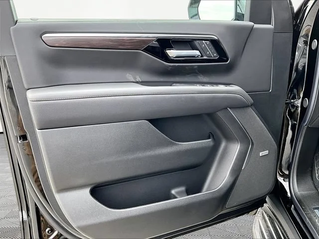 2026 Chevrolet Suburban Premier - Photo 25