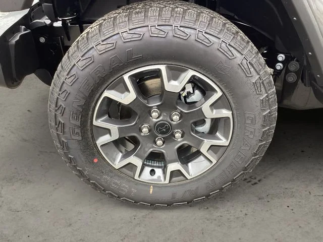 New 2026 Crystal Metallic Jeep 4-DOOR SAHARA image 15