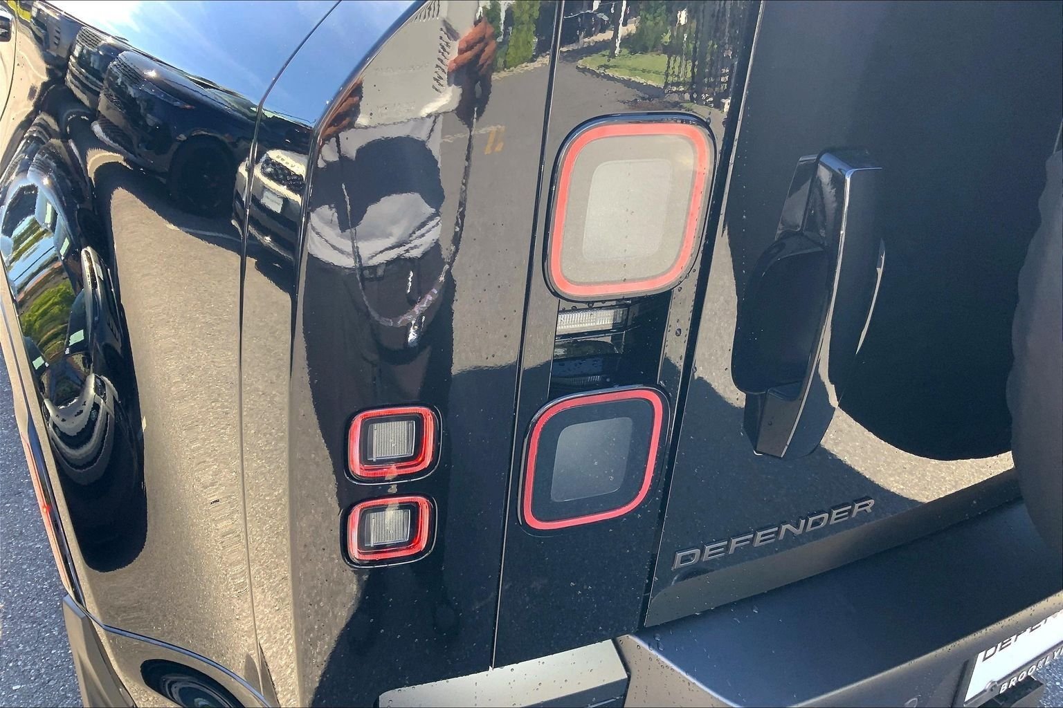 New 2026 Santorini Black Land Rover X-Dynamic SE image 14