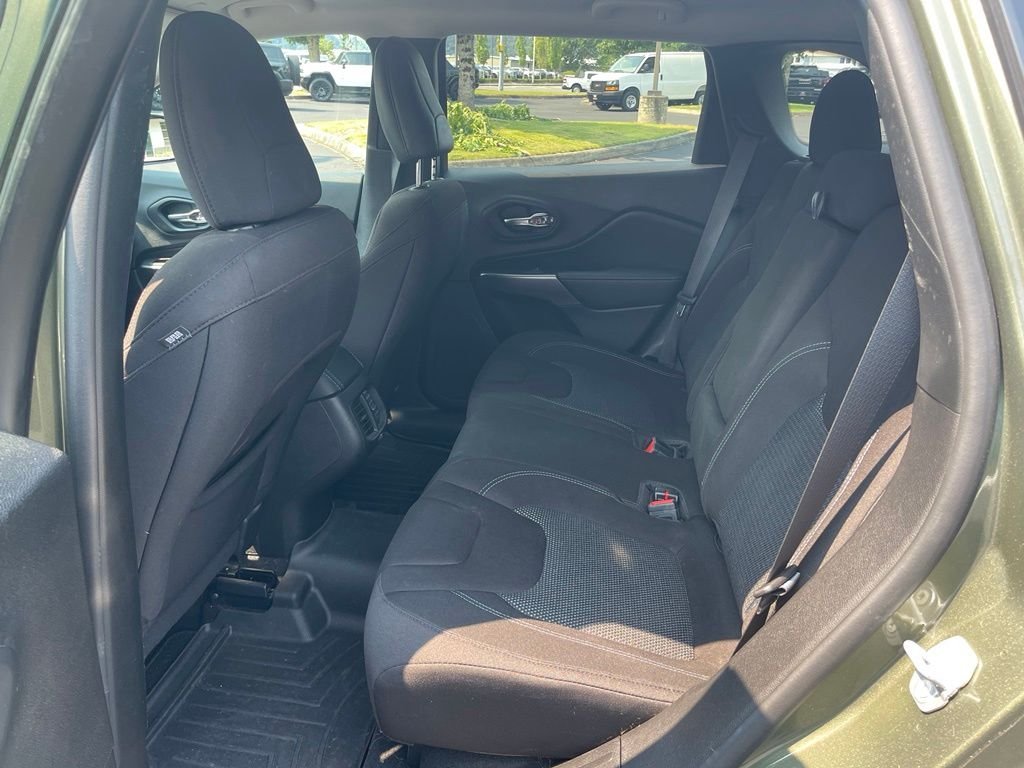 Used 2021 Green Jeep Latitude image 8