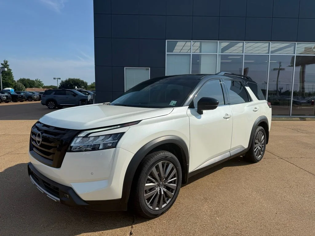 2024 Nissan Pathfinder SL 2WD's photo