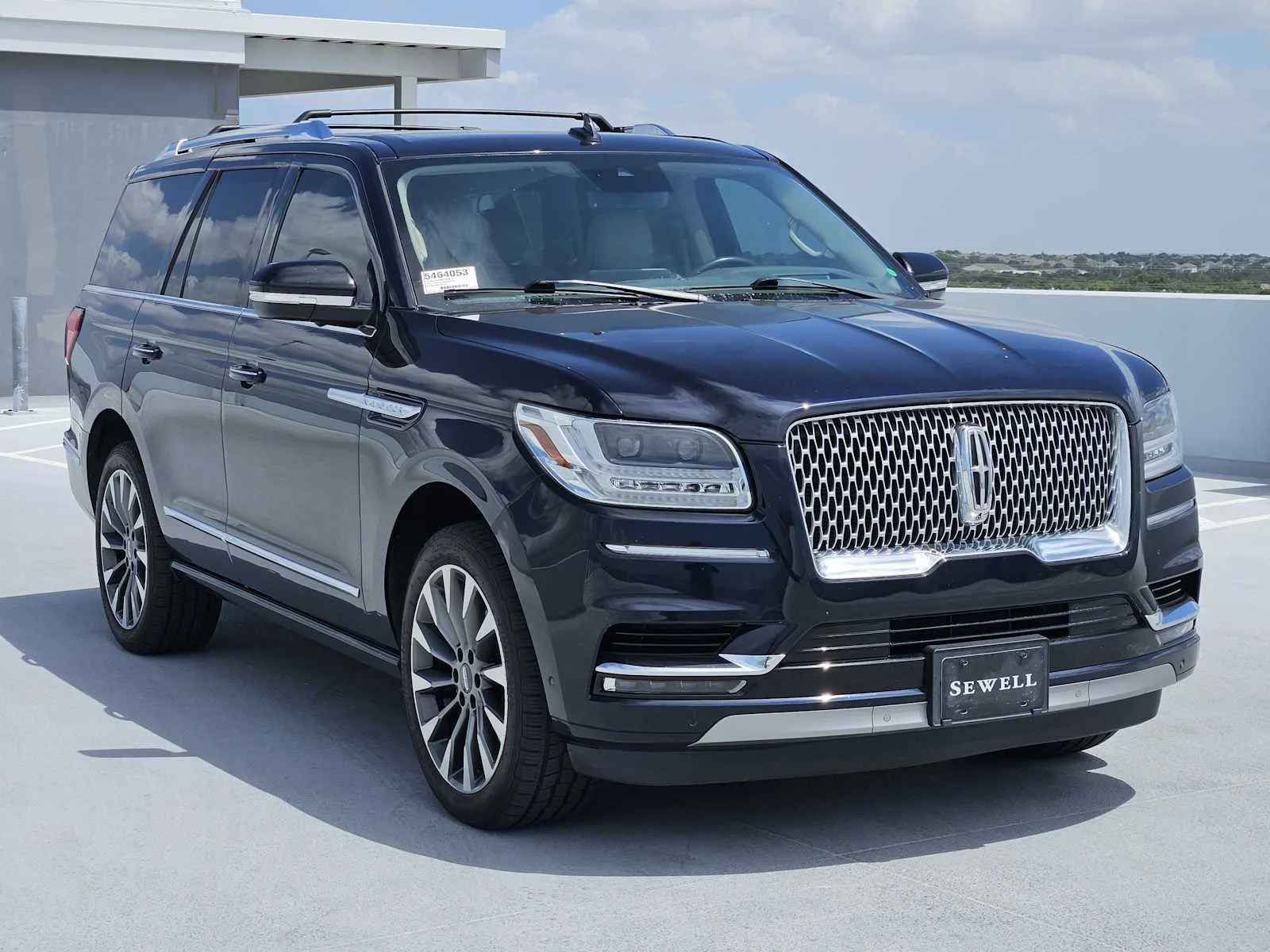 Used 2021 Signature Navy Lincoln Reserve image 3