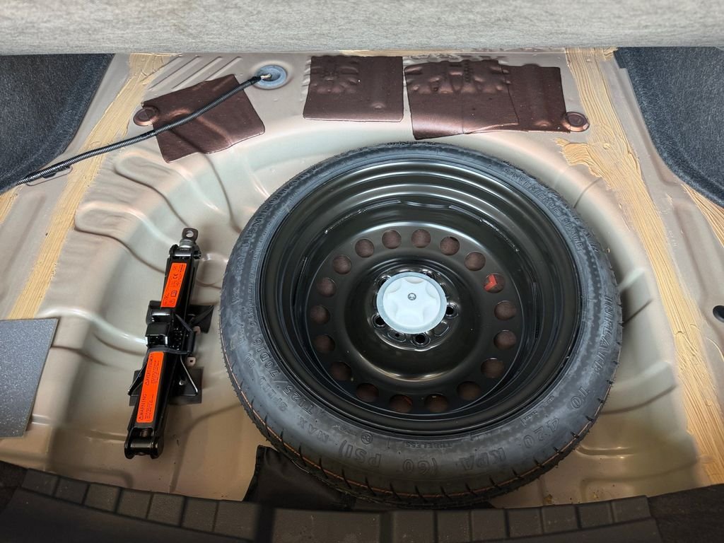 Used 2025 Orange Nissan SR image 27
