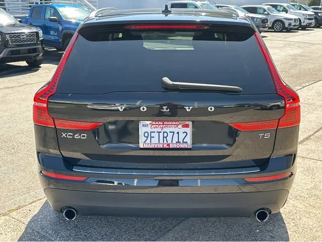 Used 2020 Black Volvo Momentum image 12