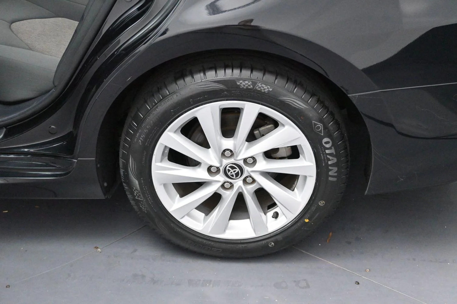Used 2022 Midnight Black Metallic Toyota LE image 28