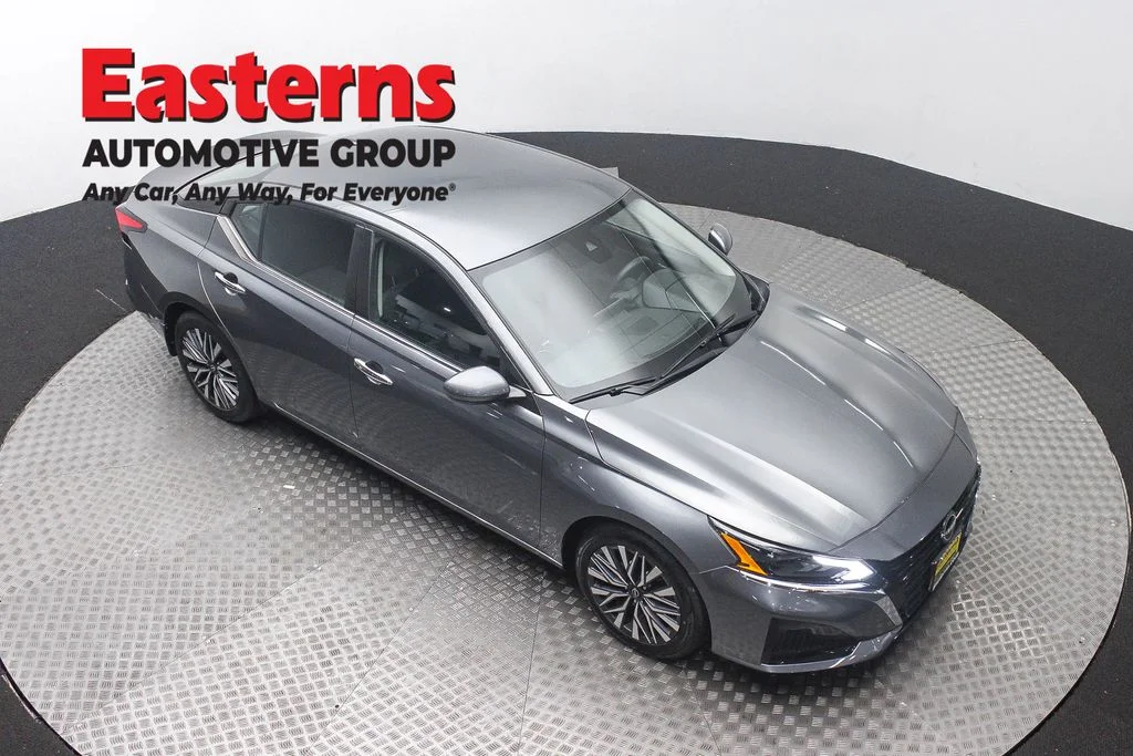 Used 2023 Gray Nissan 2.5 SV image 3