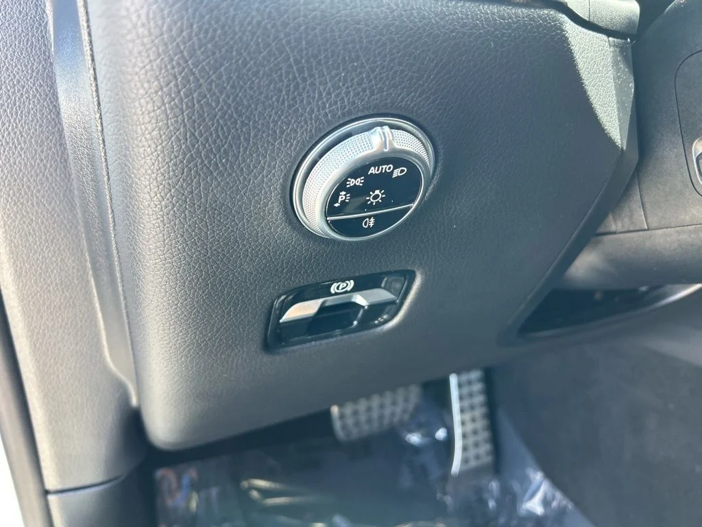 Used 2025  Mercedes-Benz GLC 300 image 33