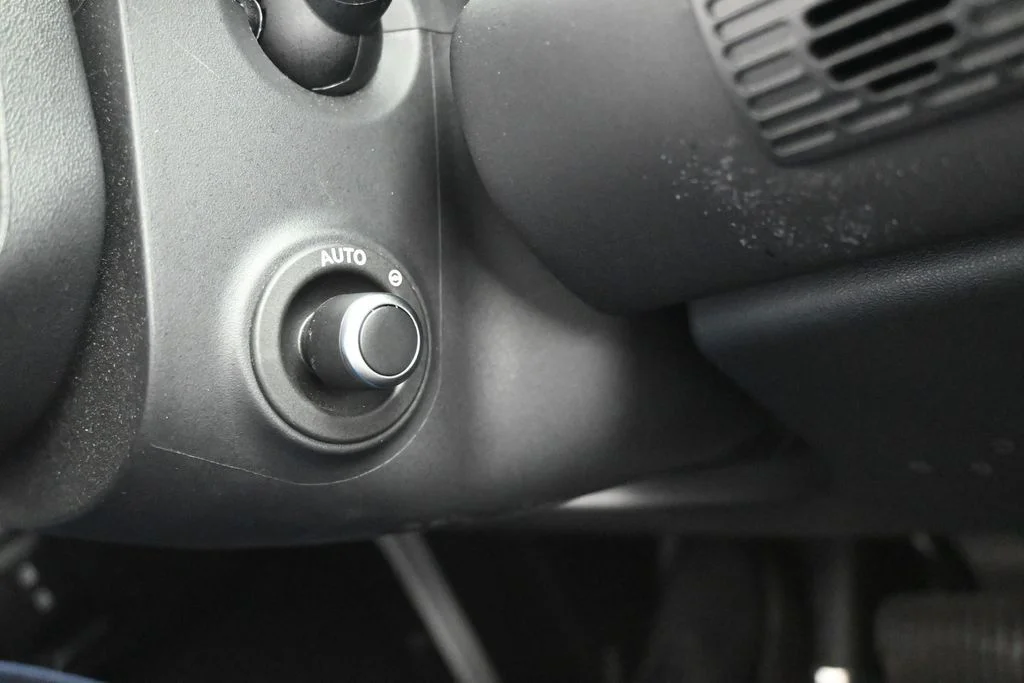 Used 2025 White Land Rover S image 37