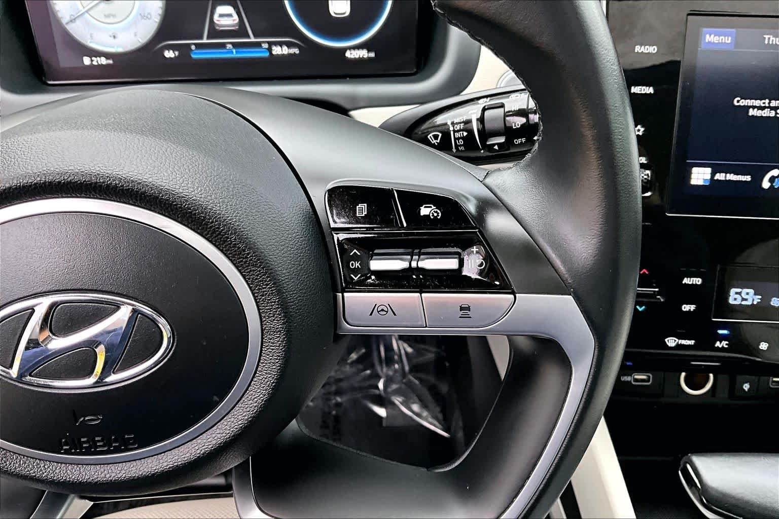 Used 2022 Quartz White Hyundai SEL image 49