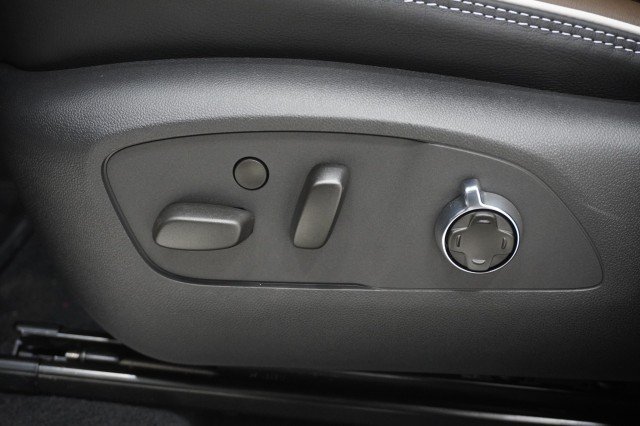 2027 GMC Acadia Denali Ultimate - Photo 19