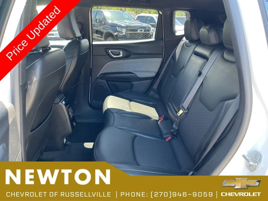 Used 2025 Bright White Clearcoat Jeep Latitude image 39