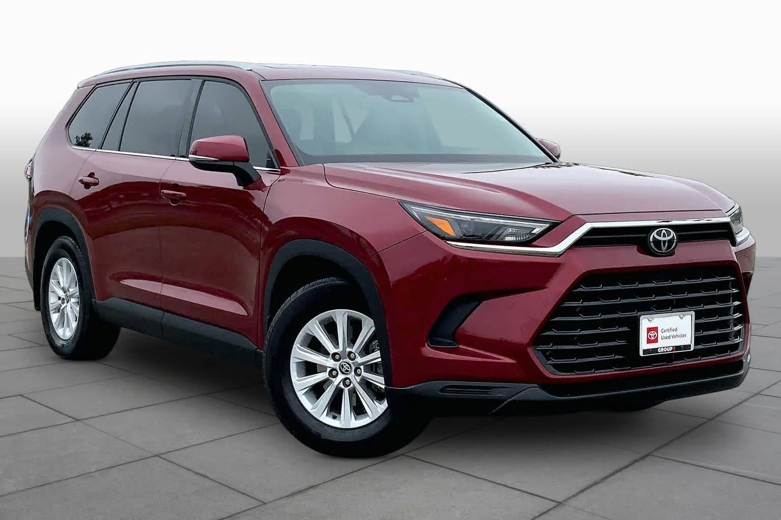 Used 2024 Ruby Flare Pearl Toyota XLE image 3