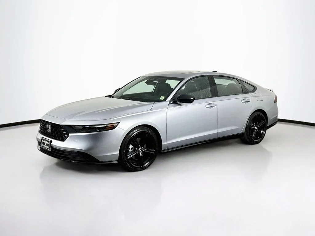 Used 2025  Honda Sport-L image 2