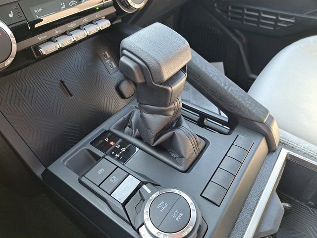 Used 2025  Toyota SR5 image 19