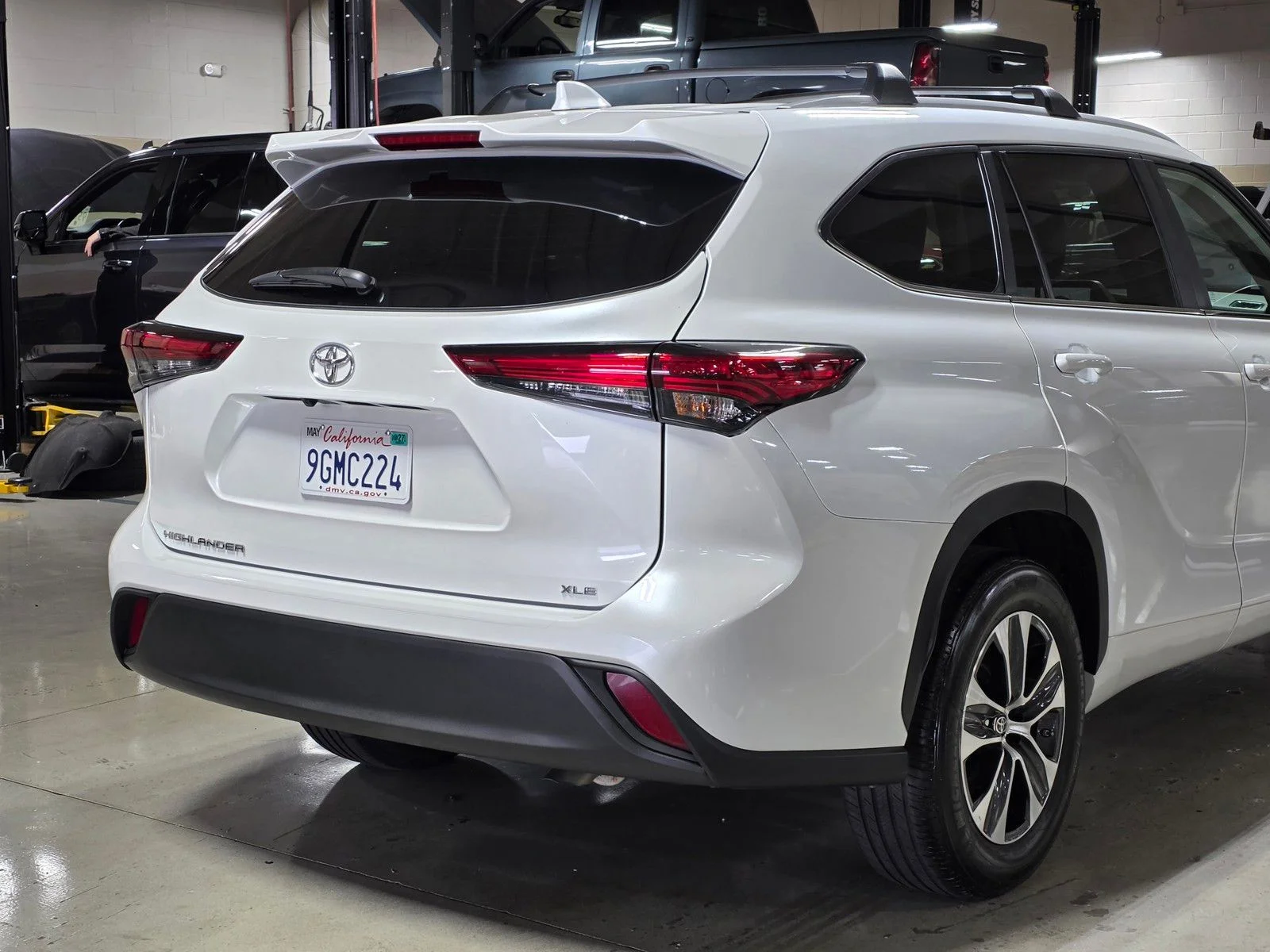 Used 2023 Wind Chill Pearl Toyota XLE image 11