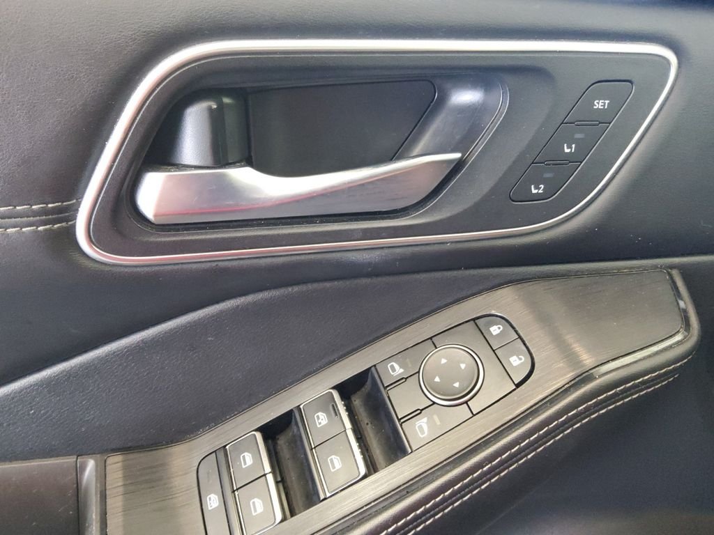 Used 2023 White Nissan Platinum image 12