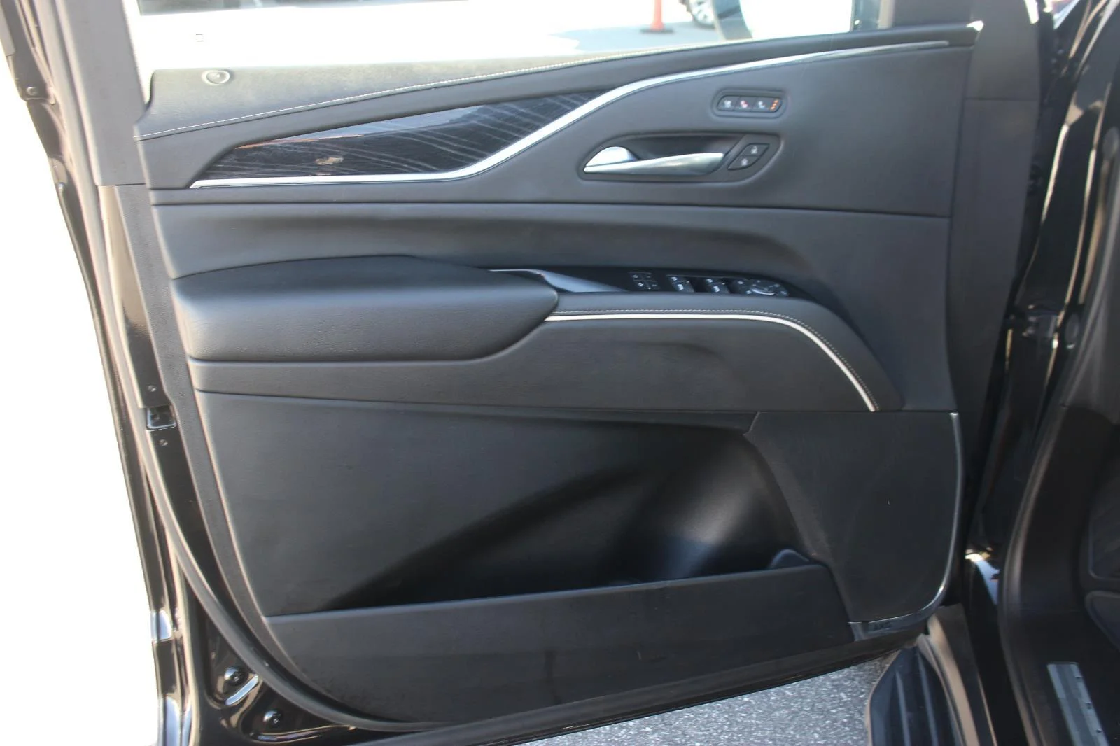 Used 2021 BLACK RAVEN Cadillac Sport image 12
