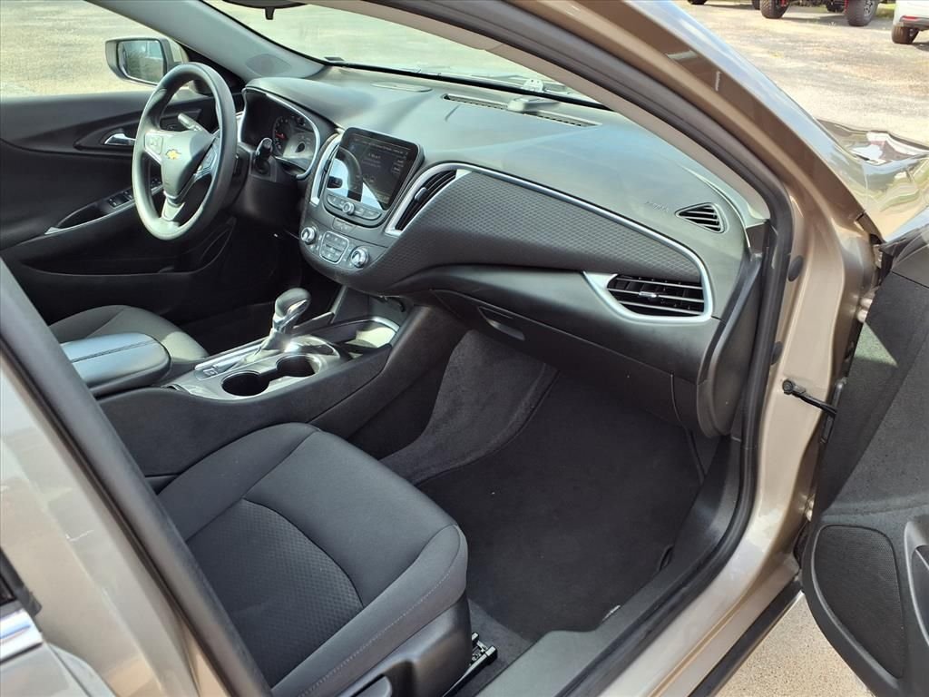 Used 2023 Gray Chevrolet LT image 8