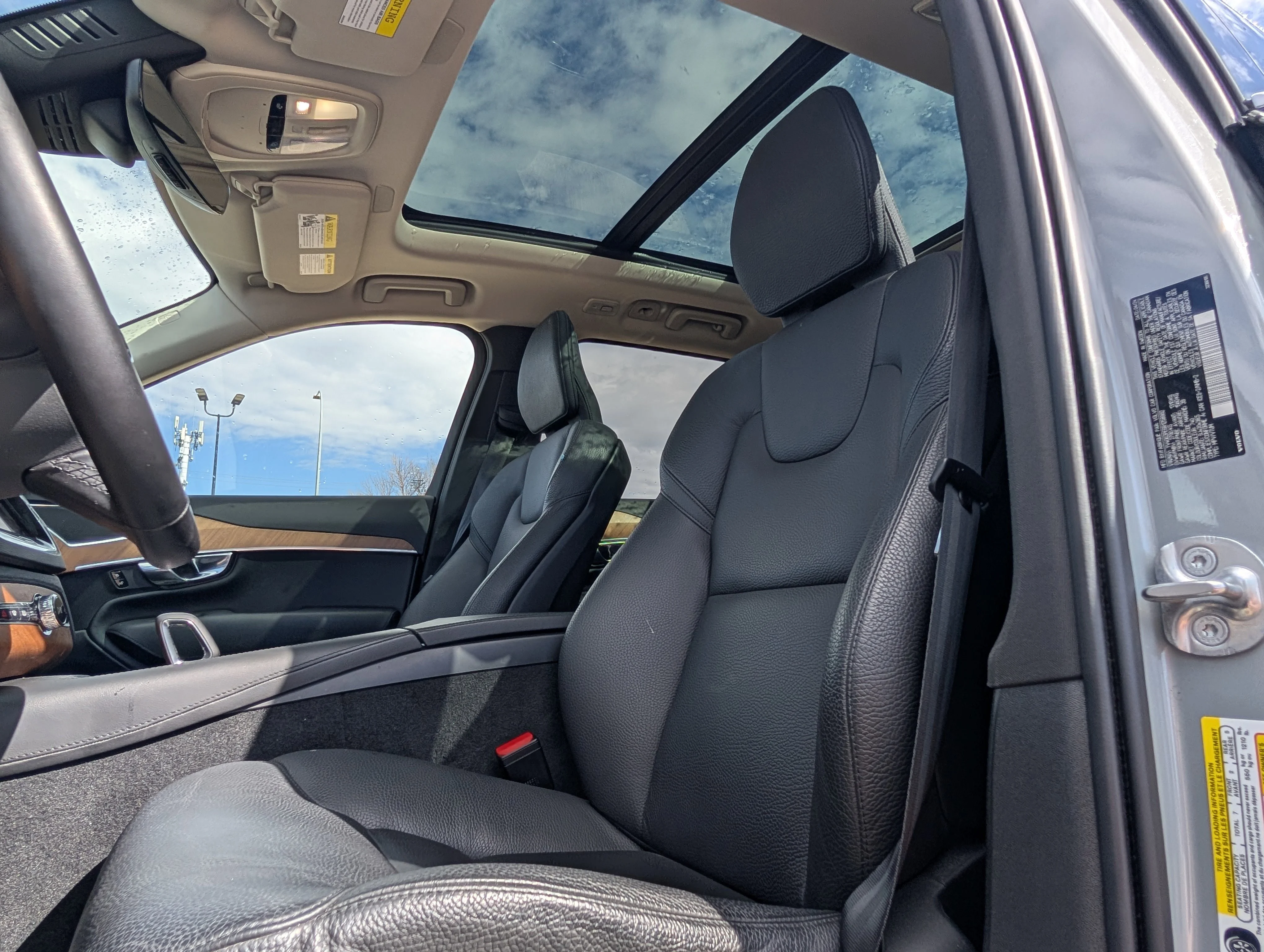 Used 2024 Crystal White Metallic Volvo Plus Bright Theme image 20
