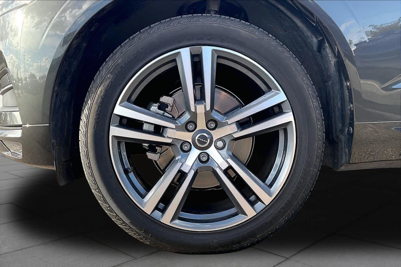 Used 2021  Volvo Momentum image 10