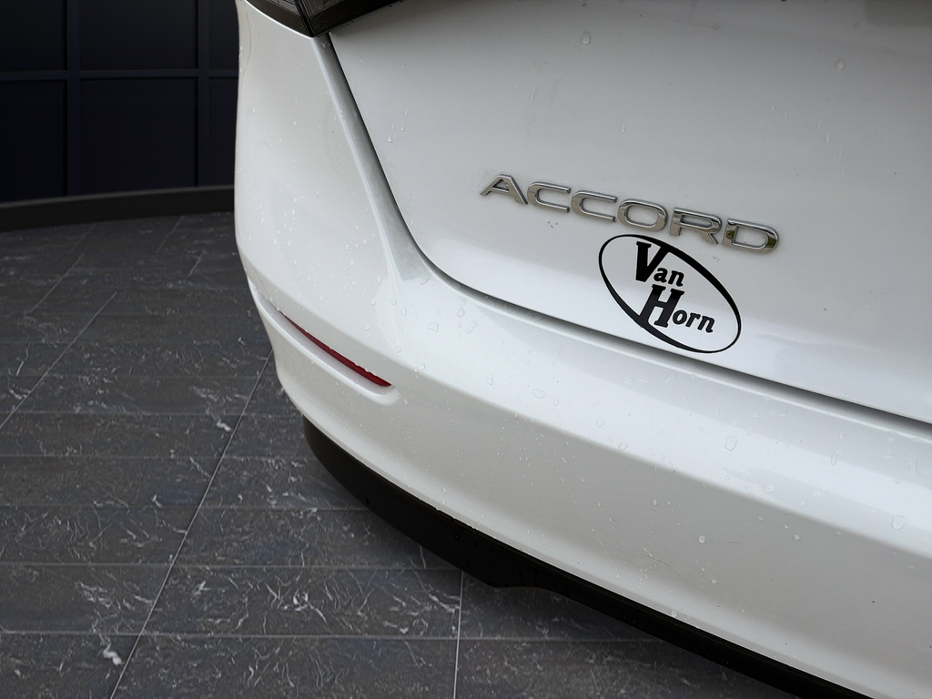 Used 2024 Platinum White Pearl Honda EX image 33