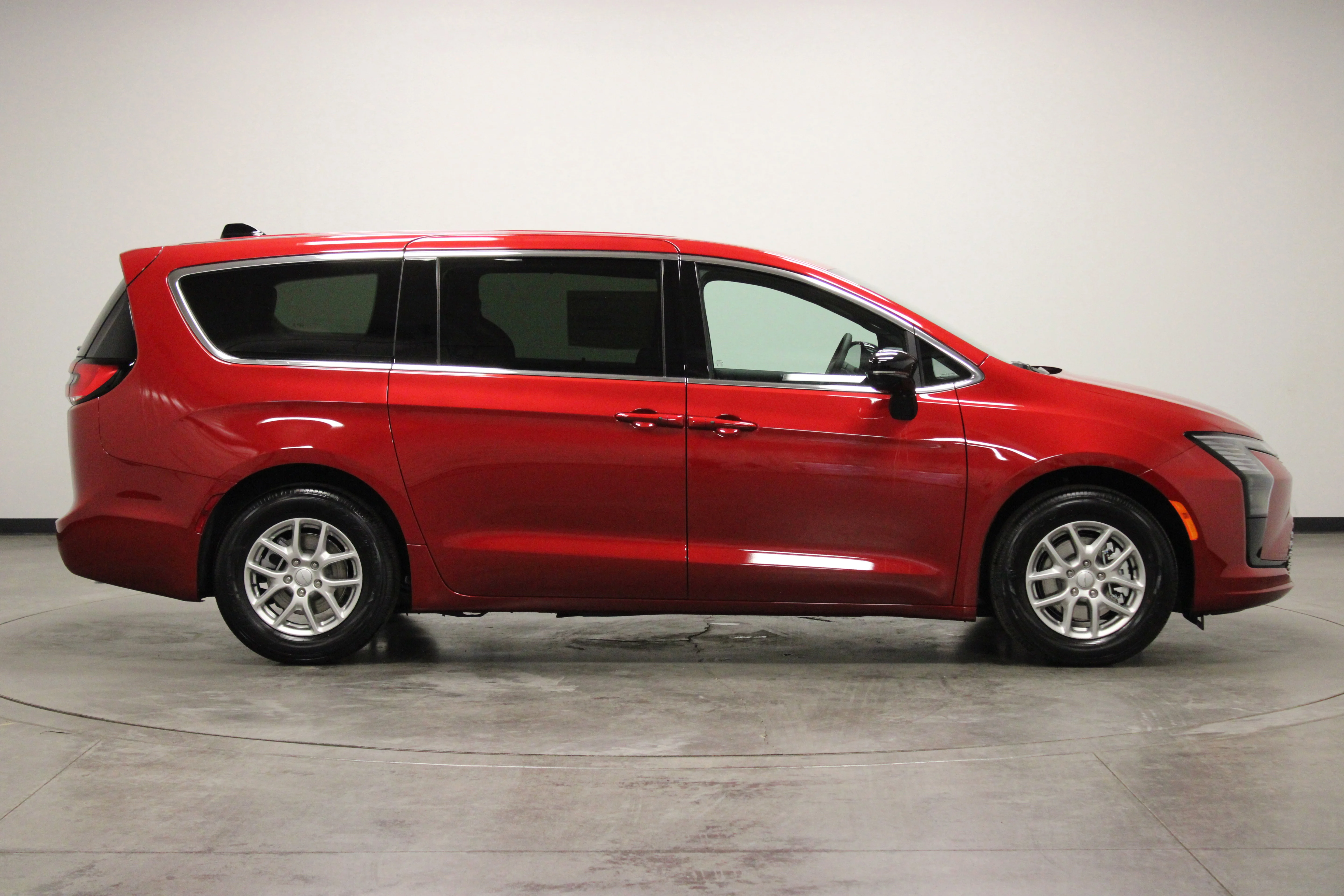 New 2027 Red Hot Pearl-Coat Exterior Paint Chrysler Select image 10