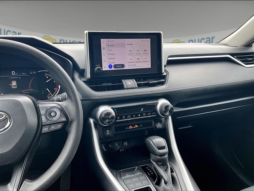 Used 2025 White Toyota XLE image 18