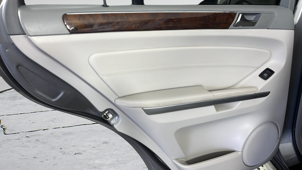 Used 2011  Mercedes-Benz ML 350 image 17