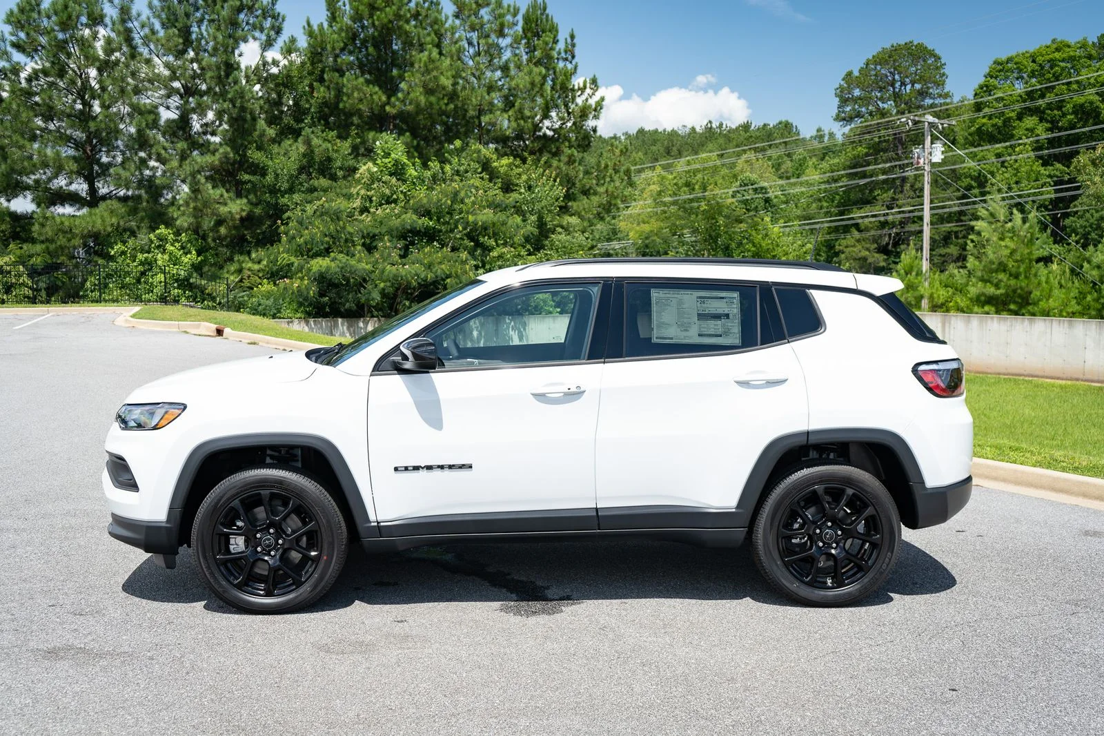 New 2026 Bright White Clearcoat Jeep Latitude image 5