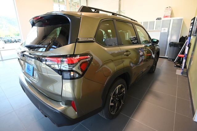 New 2026 AUTUMN GREEN METALLIC Subaru Limited image 13