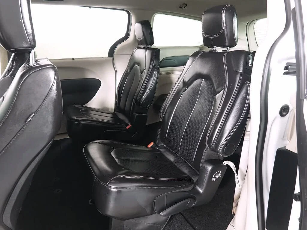Used 2024 White Chrysler Touring L image 21