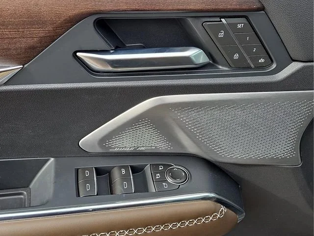 2026 GMC Acadia Denali Ultimate - Photo 13