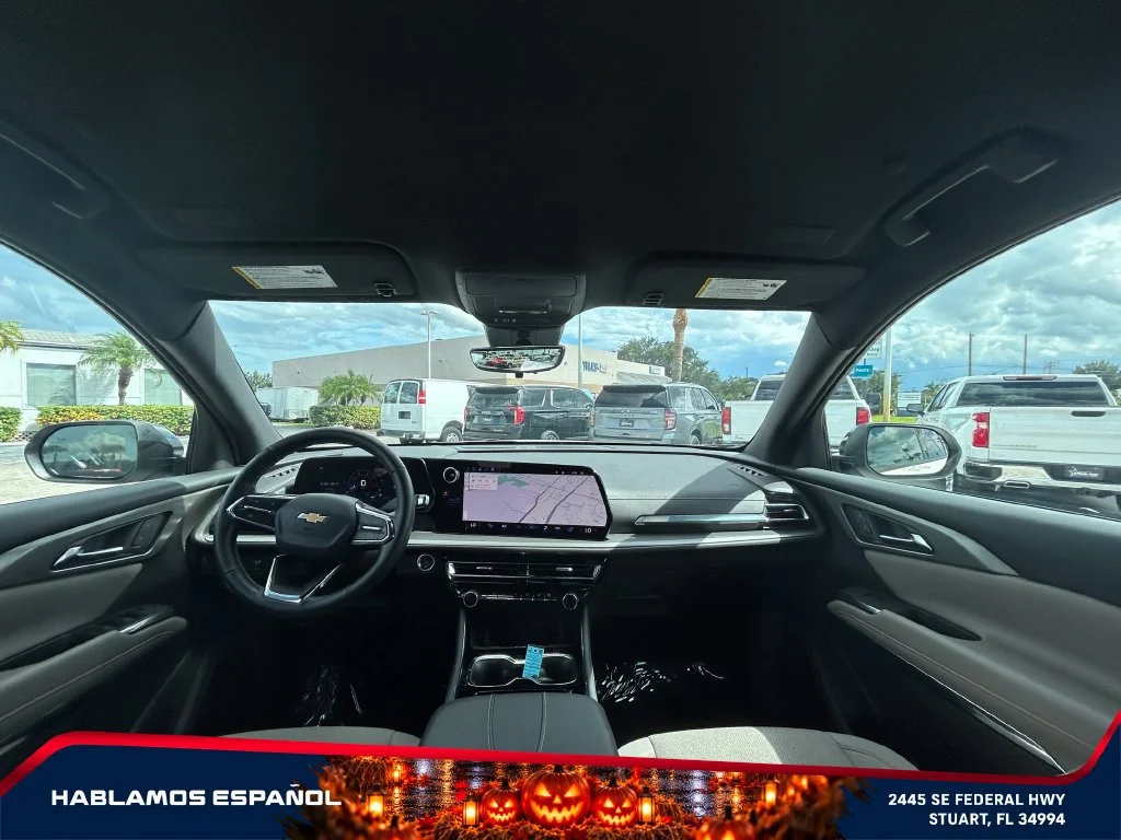 Used 2026 Summit White Chevrolet LT image 32
