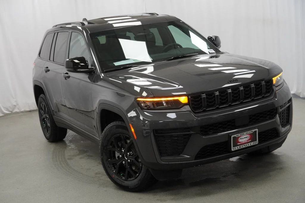 New 2026 Baltic Gray Metallic Clear-Coat Exterior Paint Jeep Altitude image 8